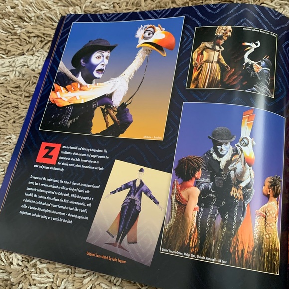 Disney’s Lion King Tote Bag and Collectors Program - Picture 5 of 12